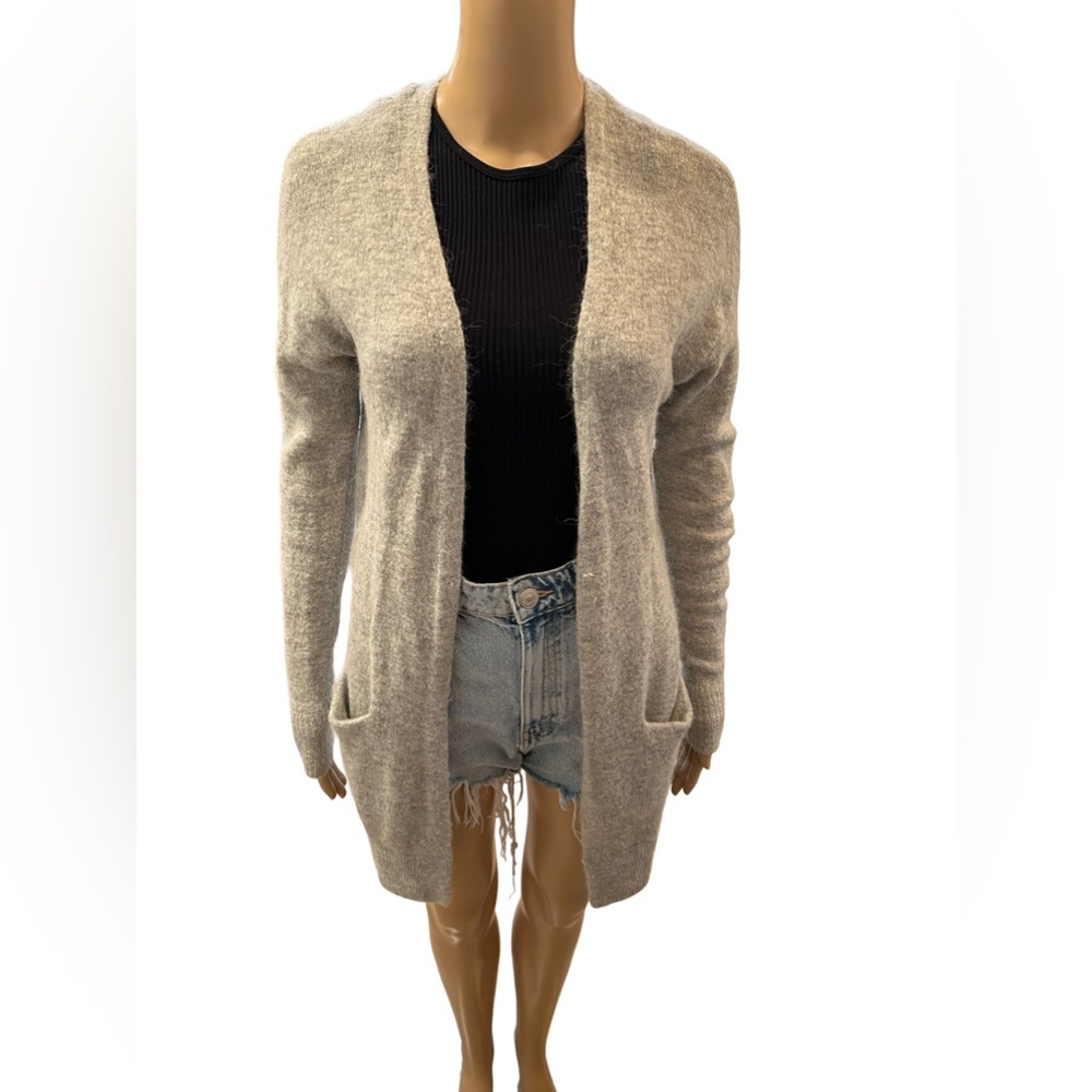 Cozy oversized Aritzia sweater 🍁
